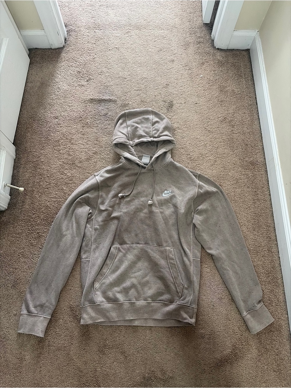 Nike Men's Light Grey Hoodie with Small White Swoosh Jogging suit